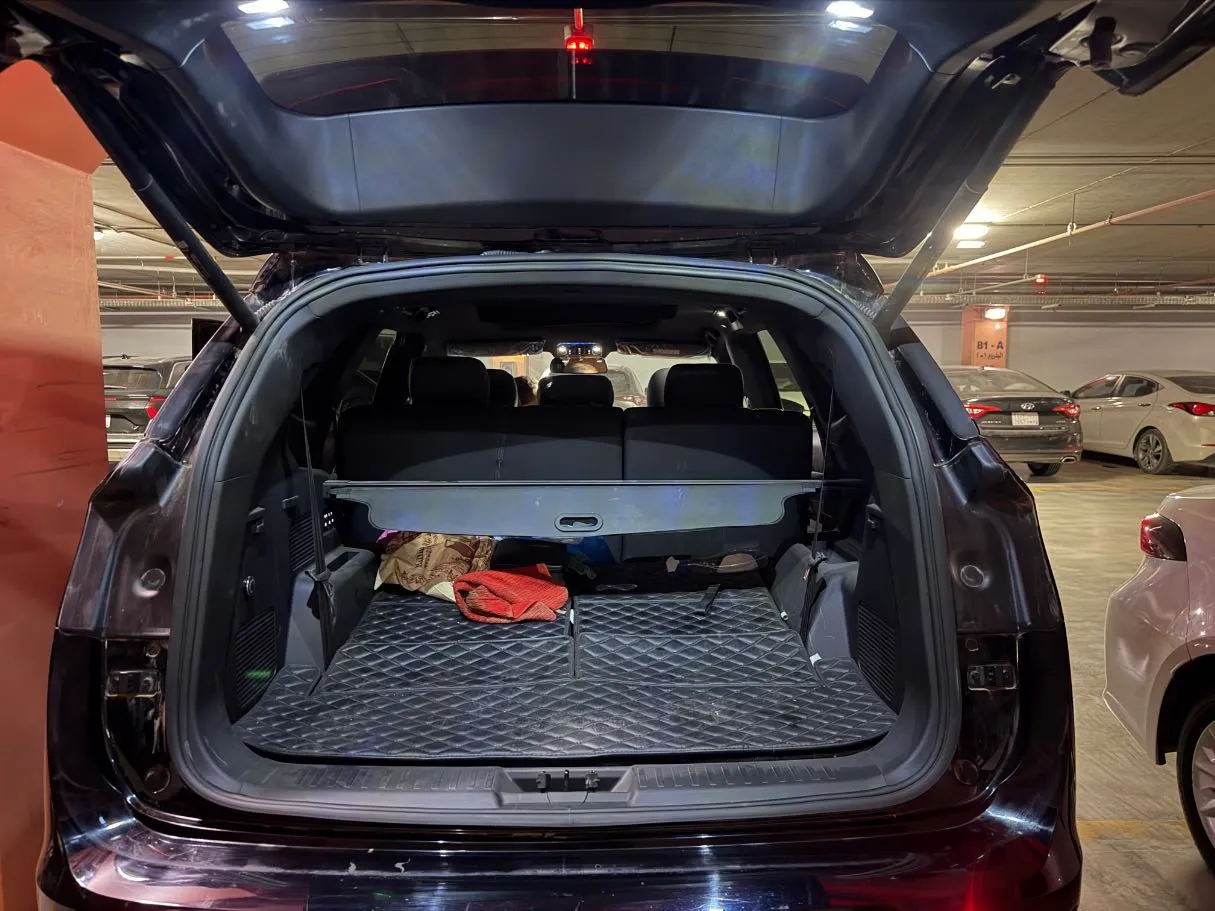 Car image 18