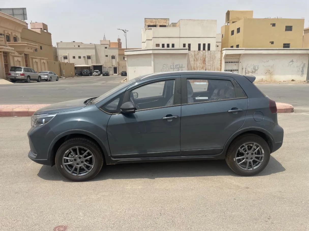 Car image 8