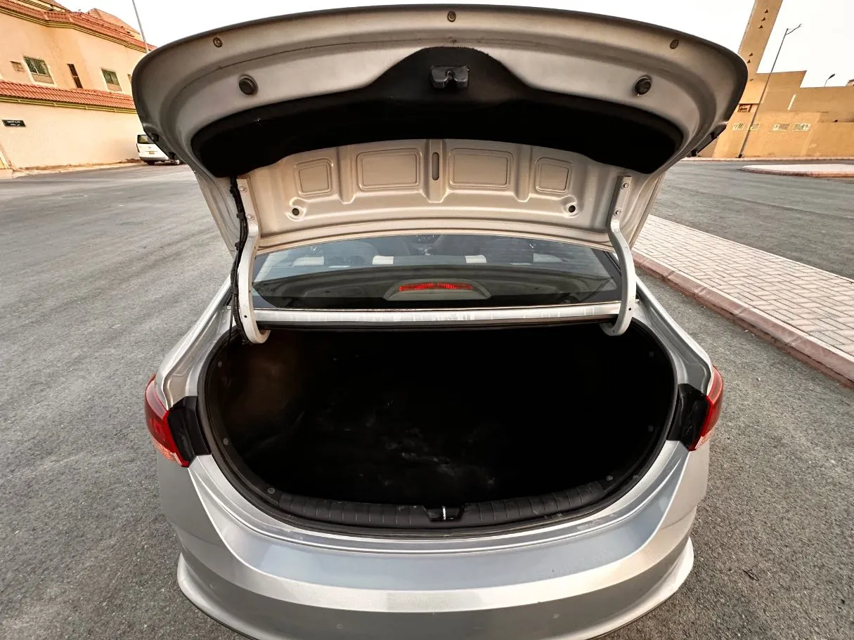 Car image 20