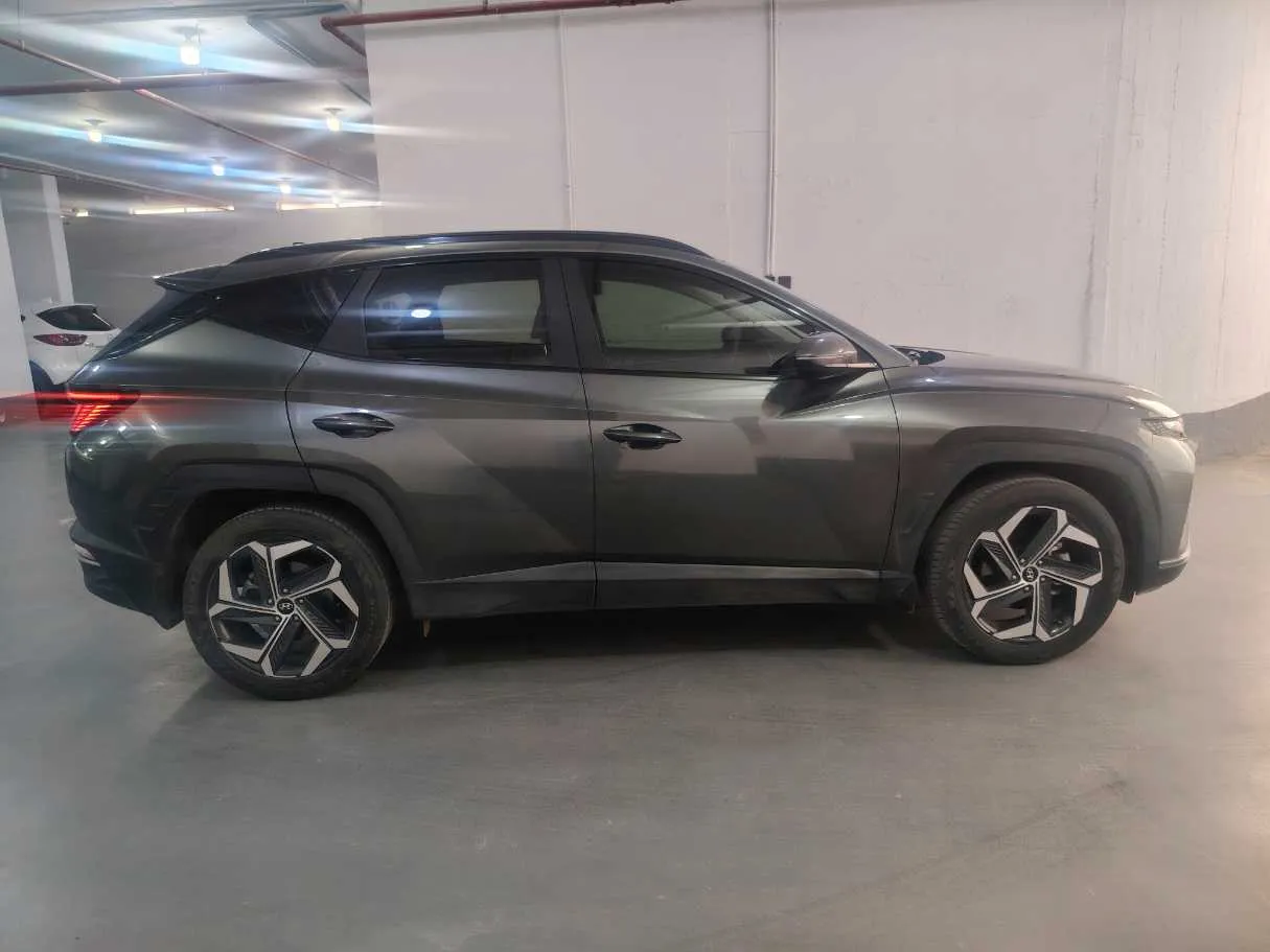 Car image 4
