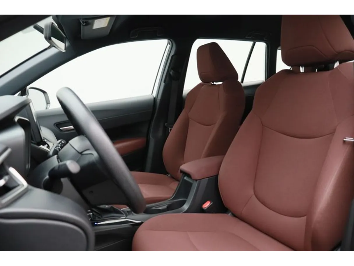 Car image 8