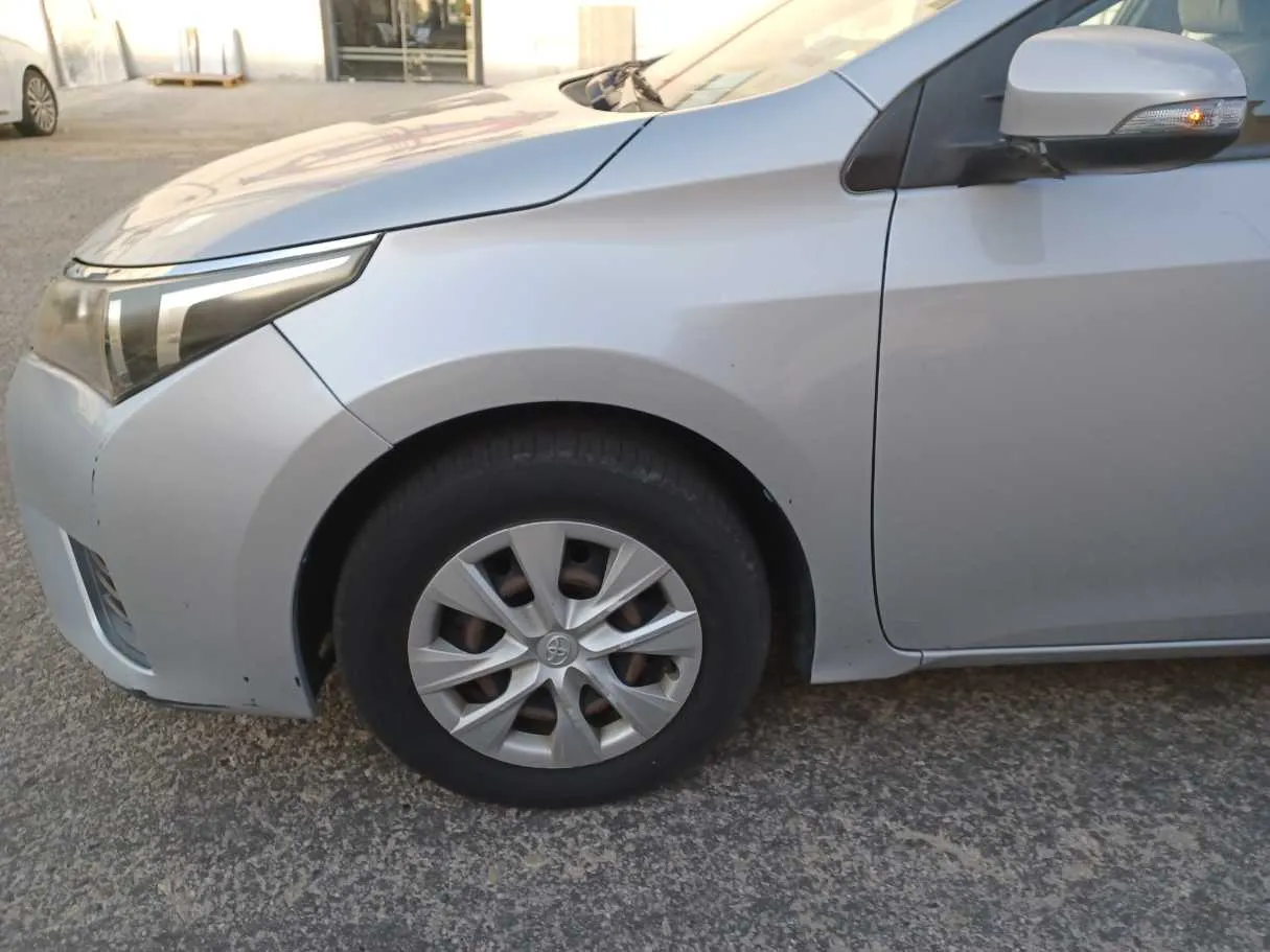 Car image 9