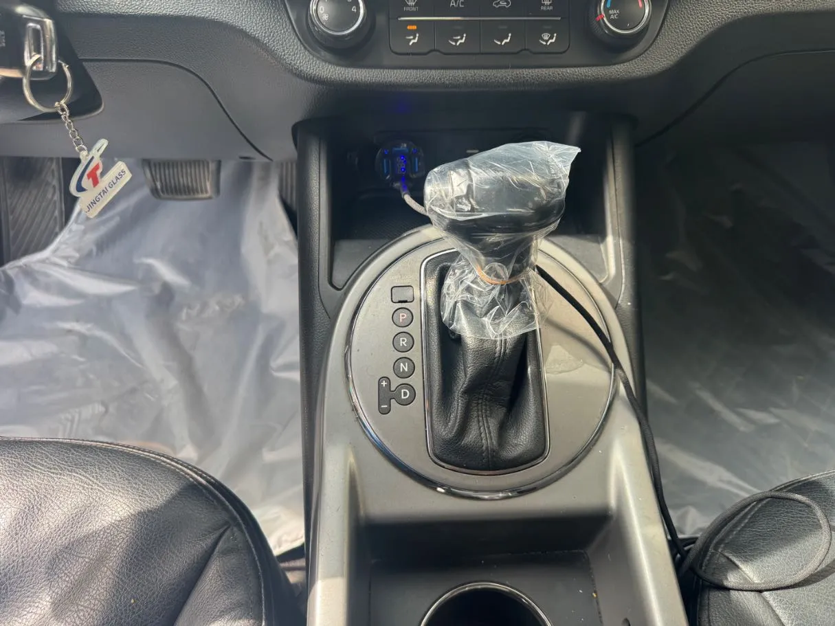 Car image 15