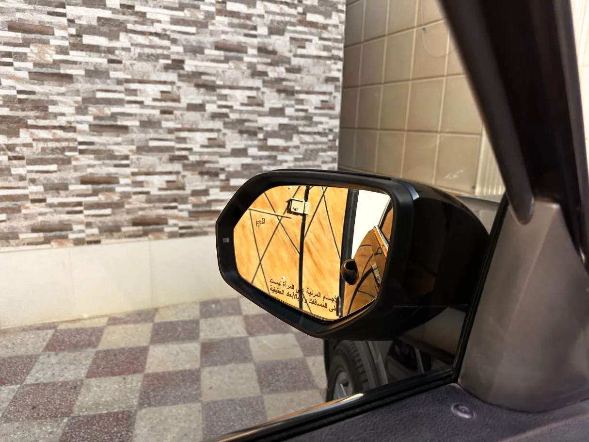 Car image 27