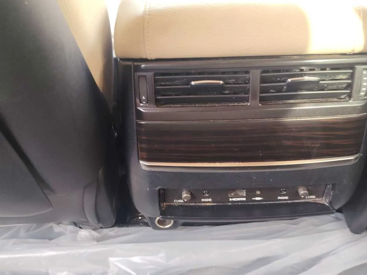 Car image 36