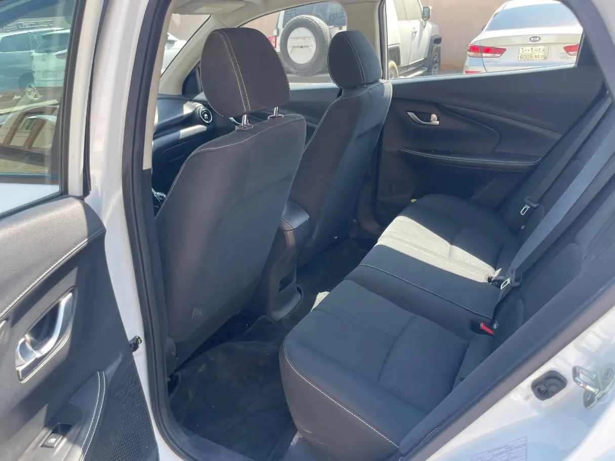 Car image 16