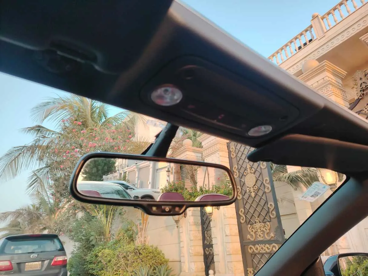 Car image 26