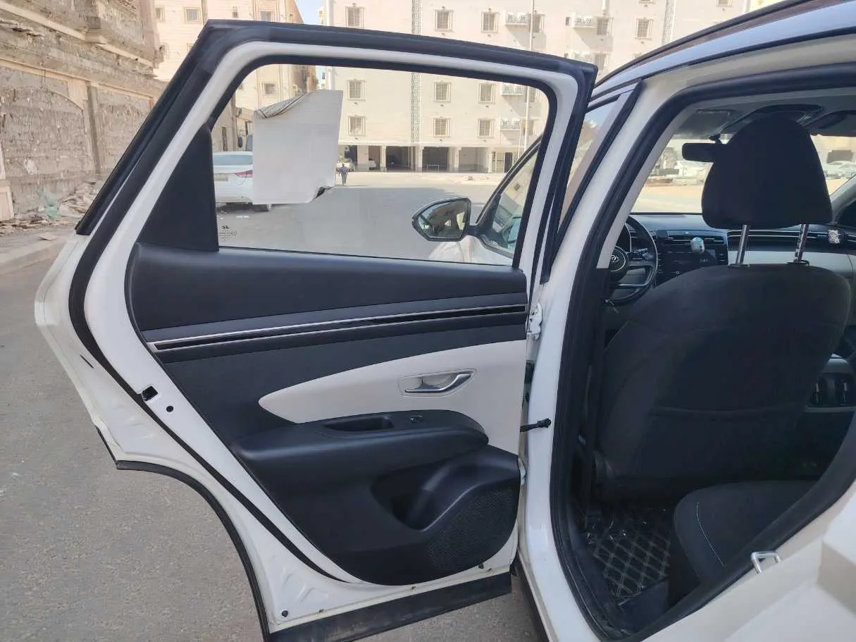 Car image 15