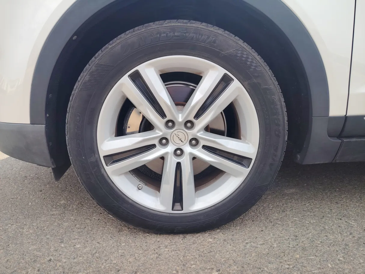 Car image 9