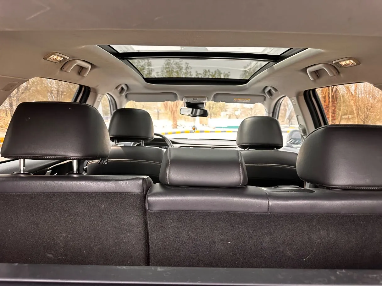 Car image 15