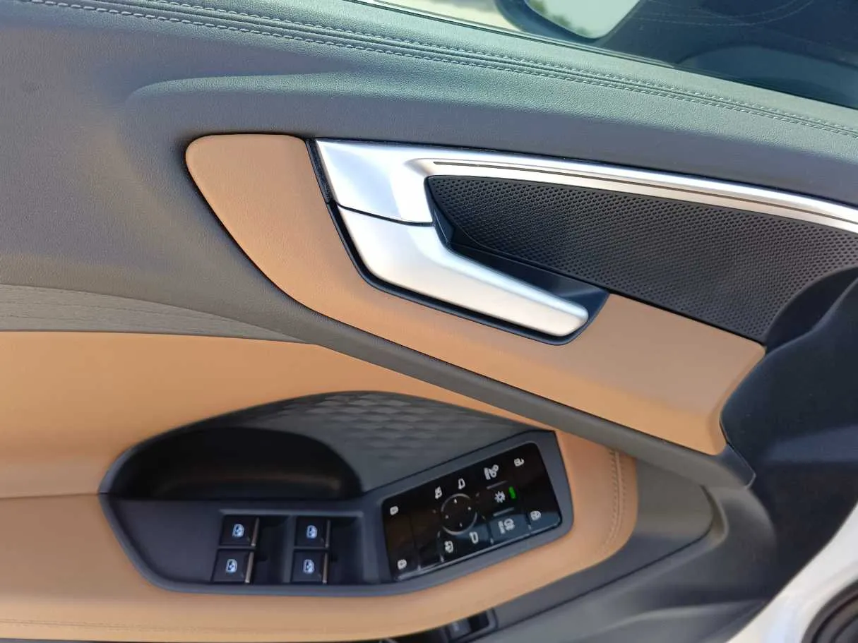 Car image 46