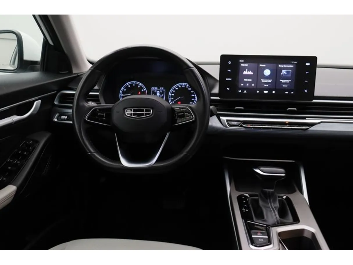 Car image 15