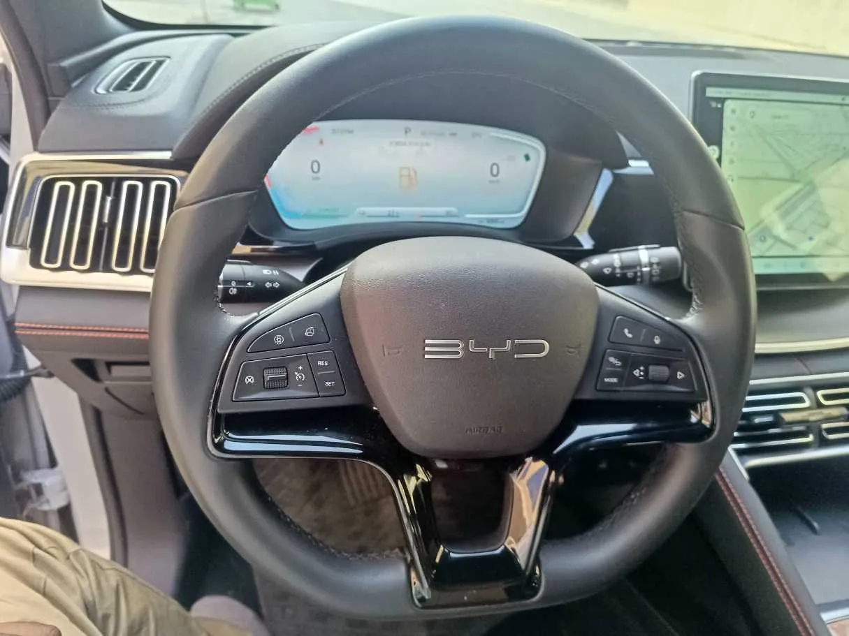 Car image 25