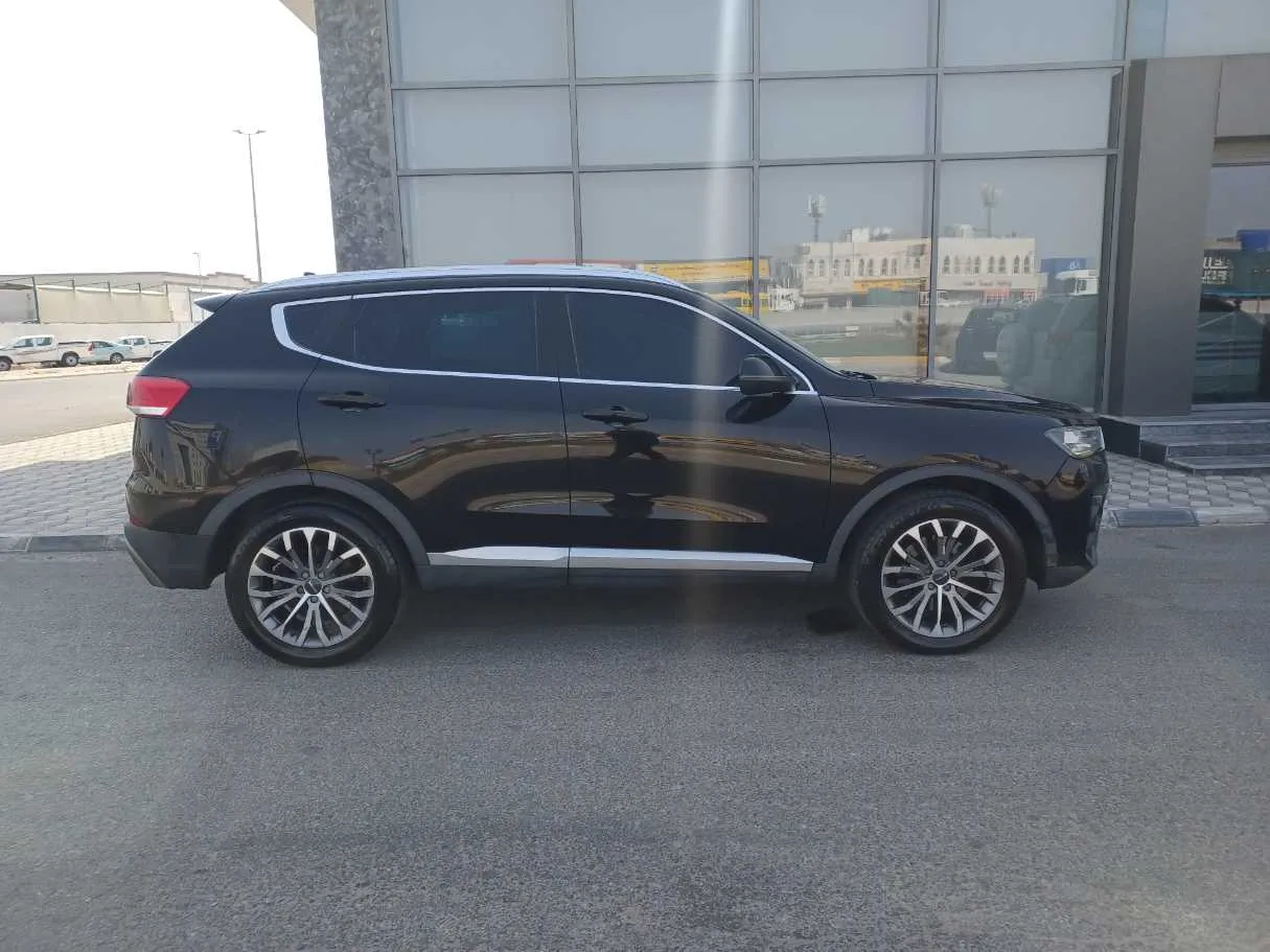 Car image 4