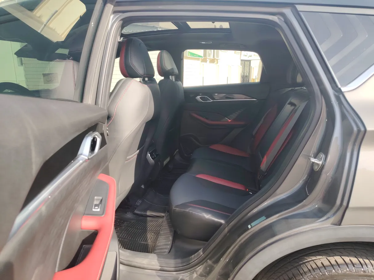 Car image 16
