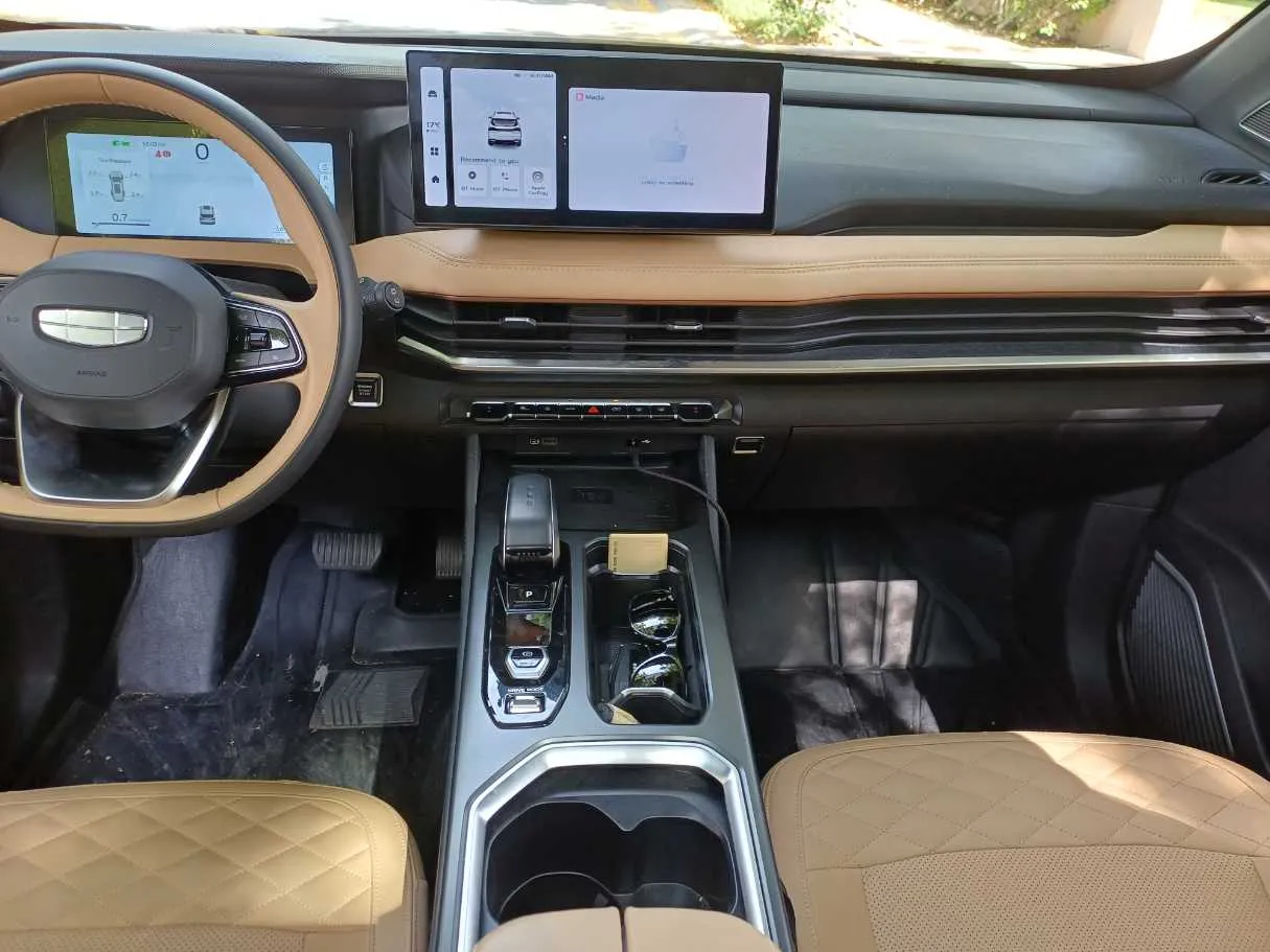 Car image 18