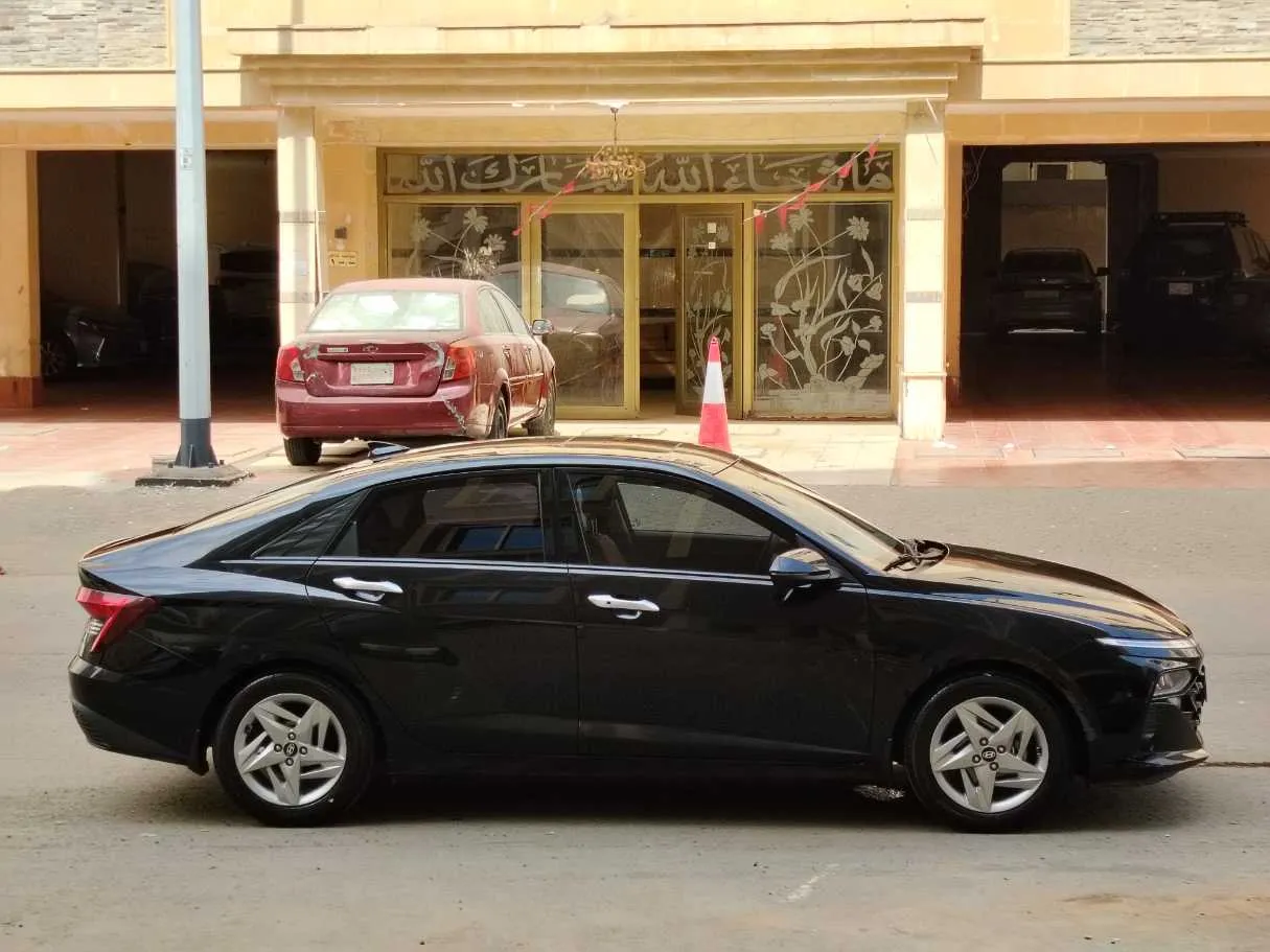 Car image 4