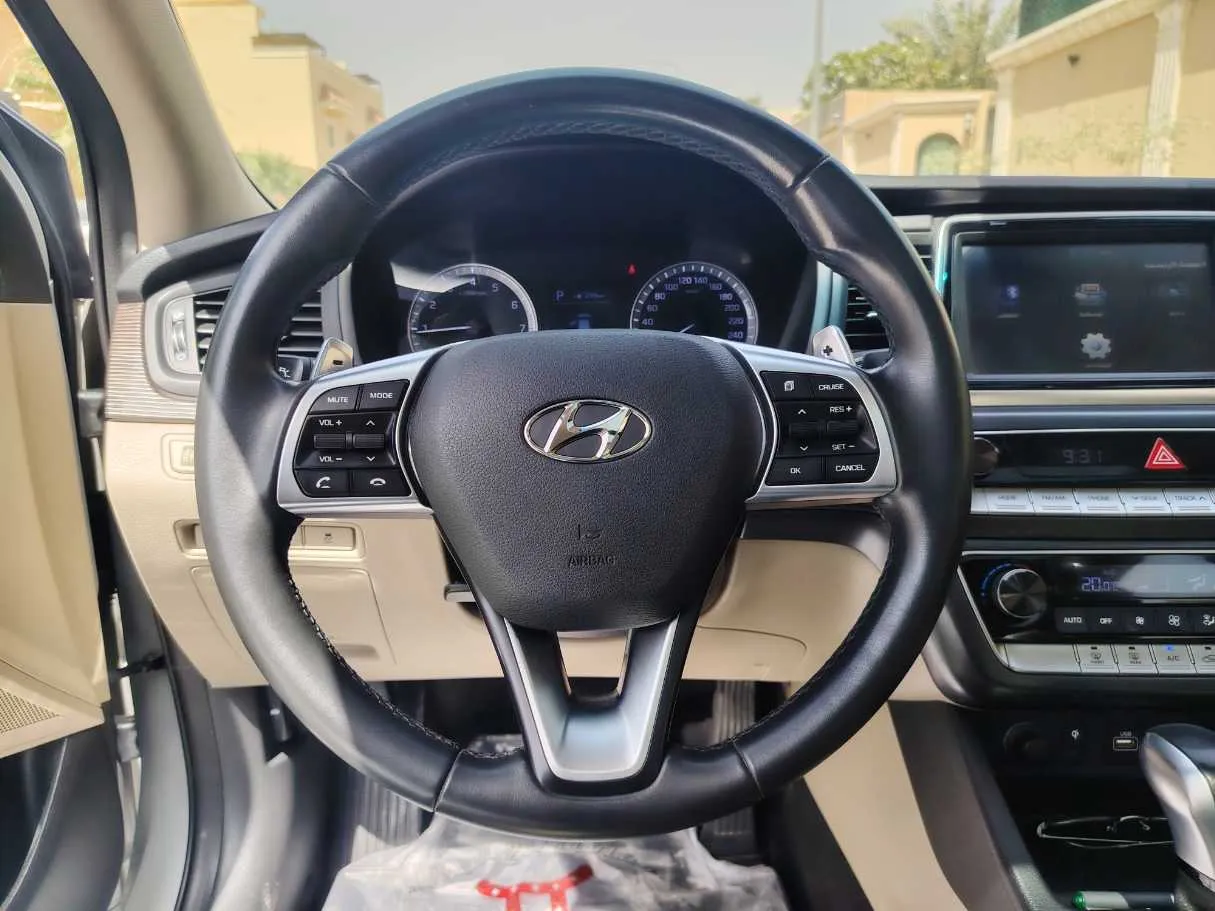 Car image 23