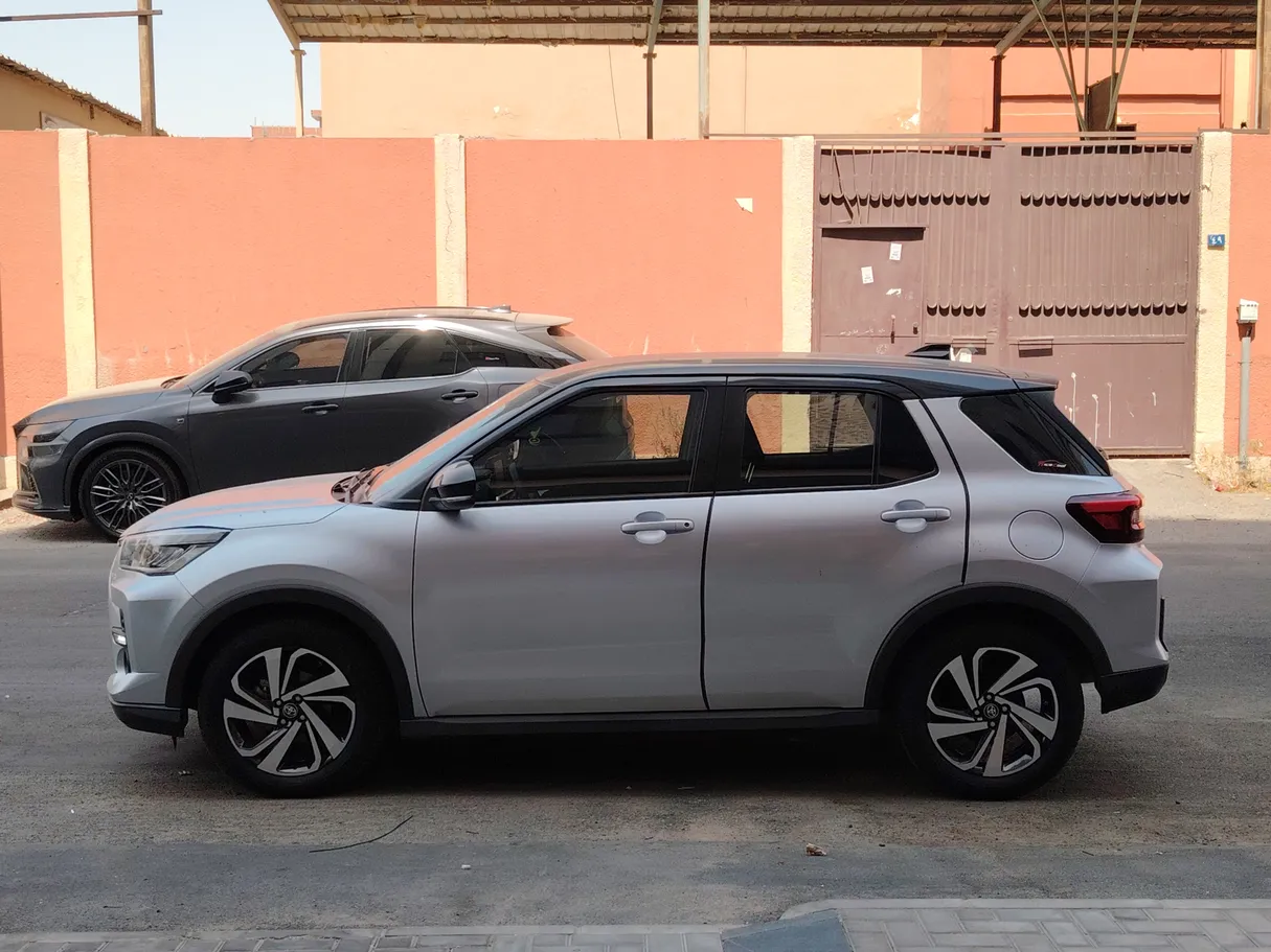 Car image 8