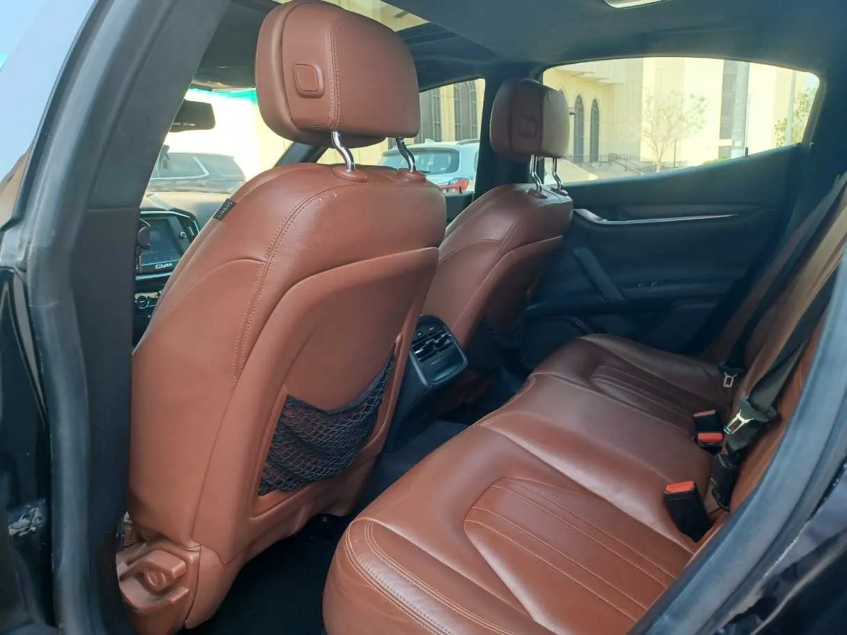 Car image 14