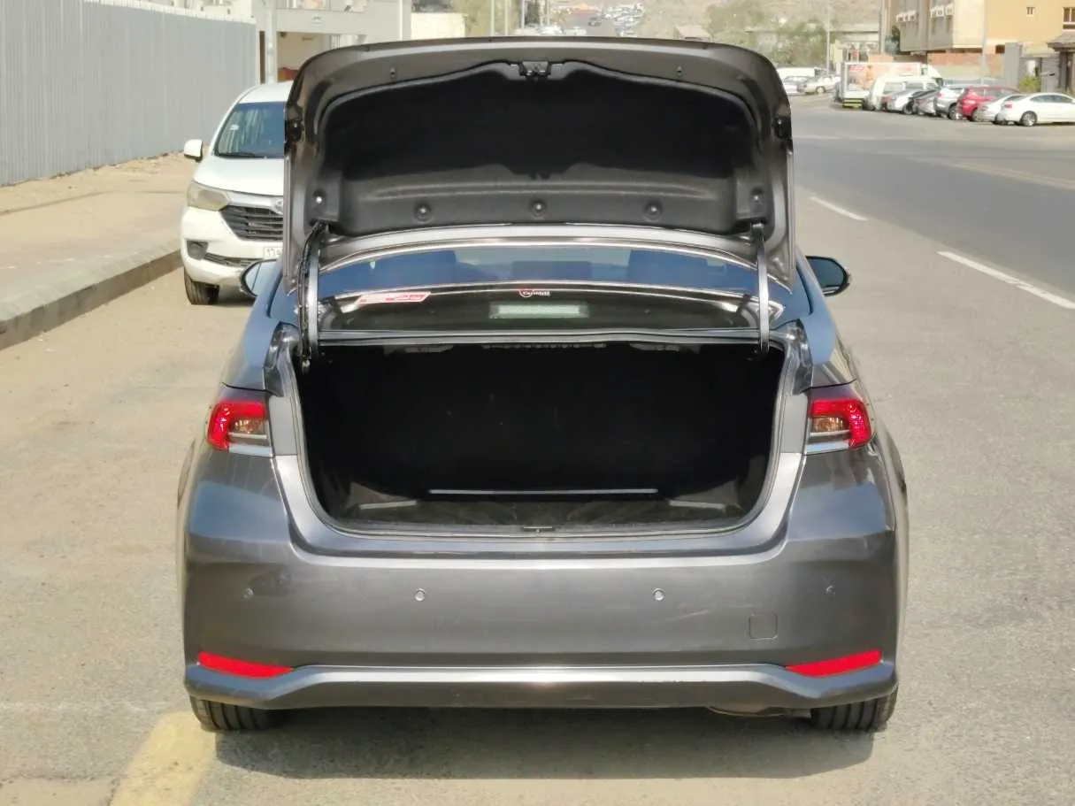 Car image 26