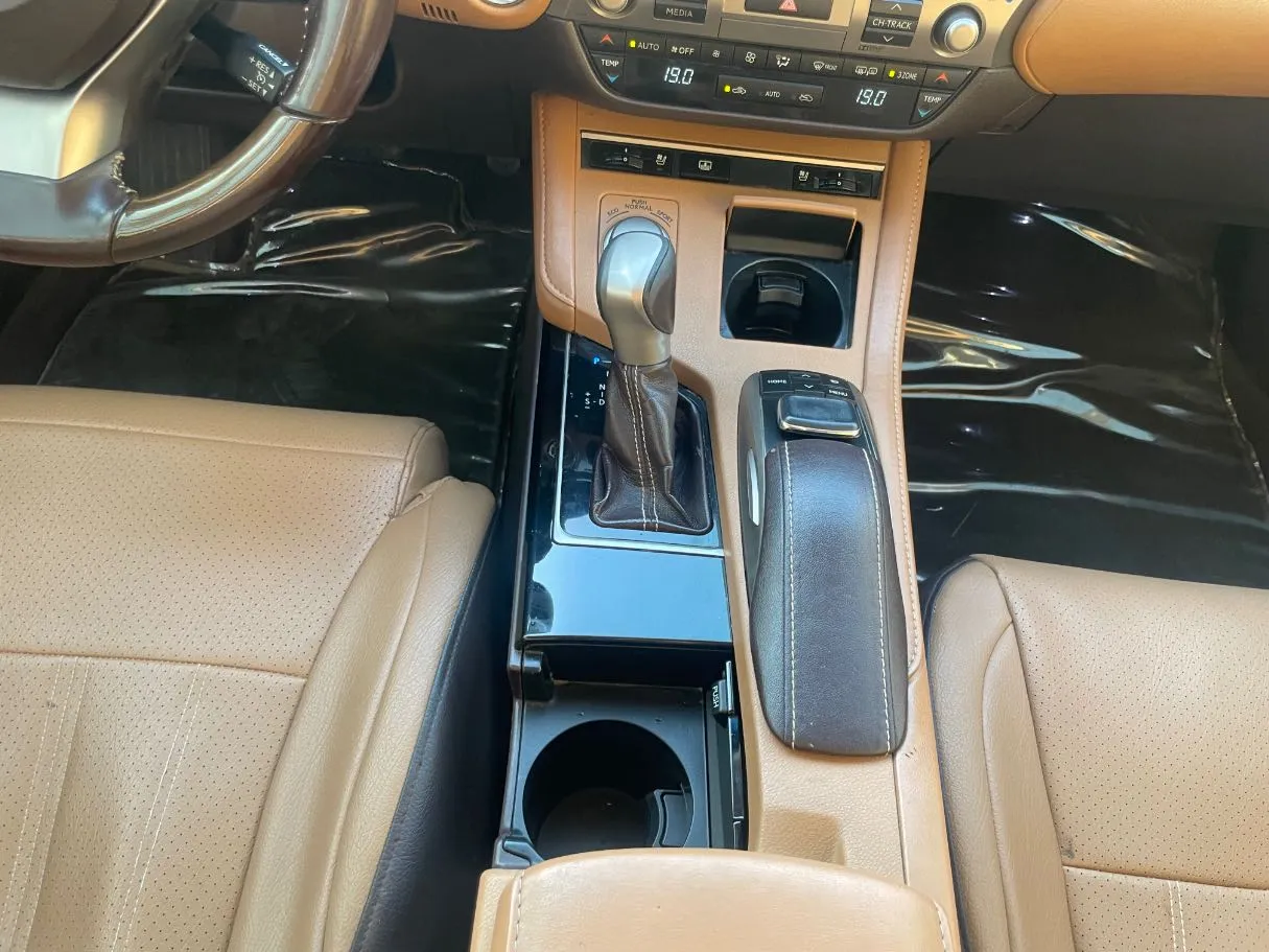 Car image 20