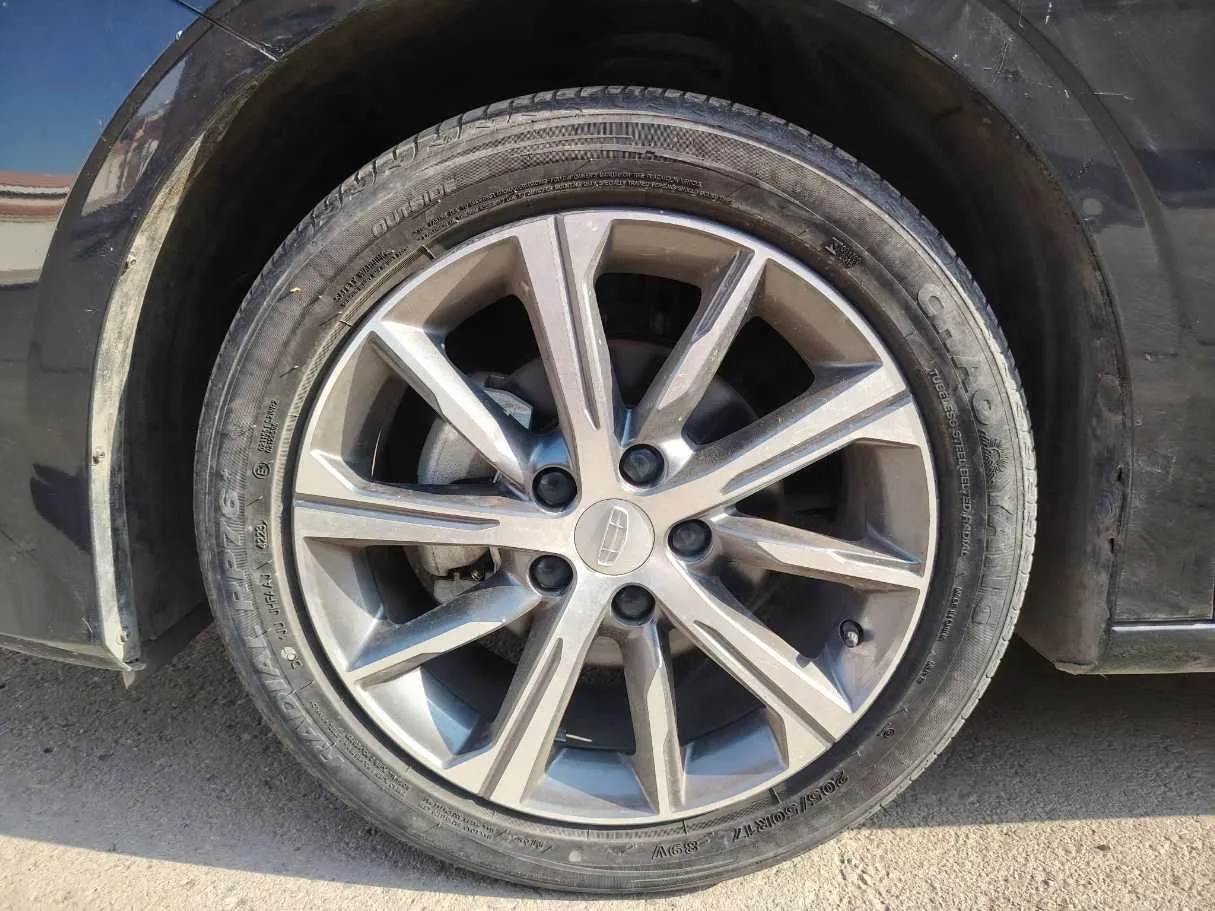 Car image 10