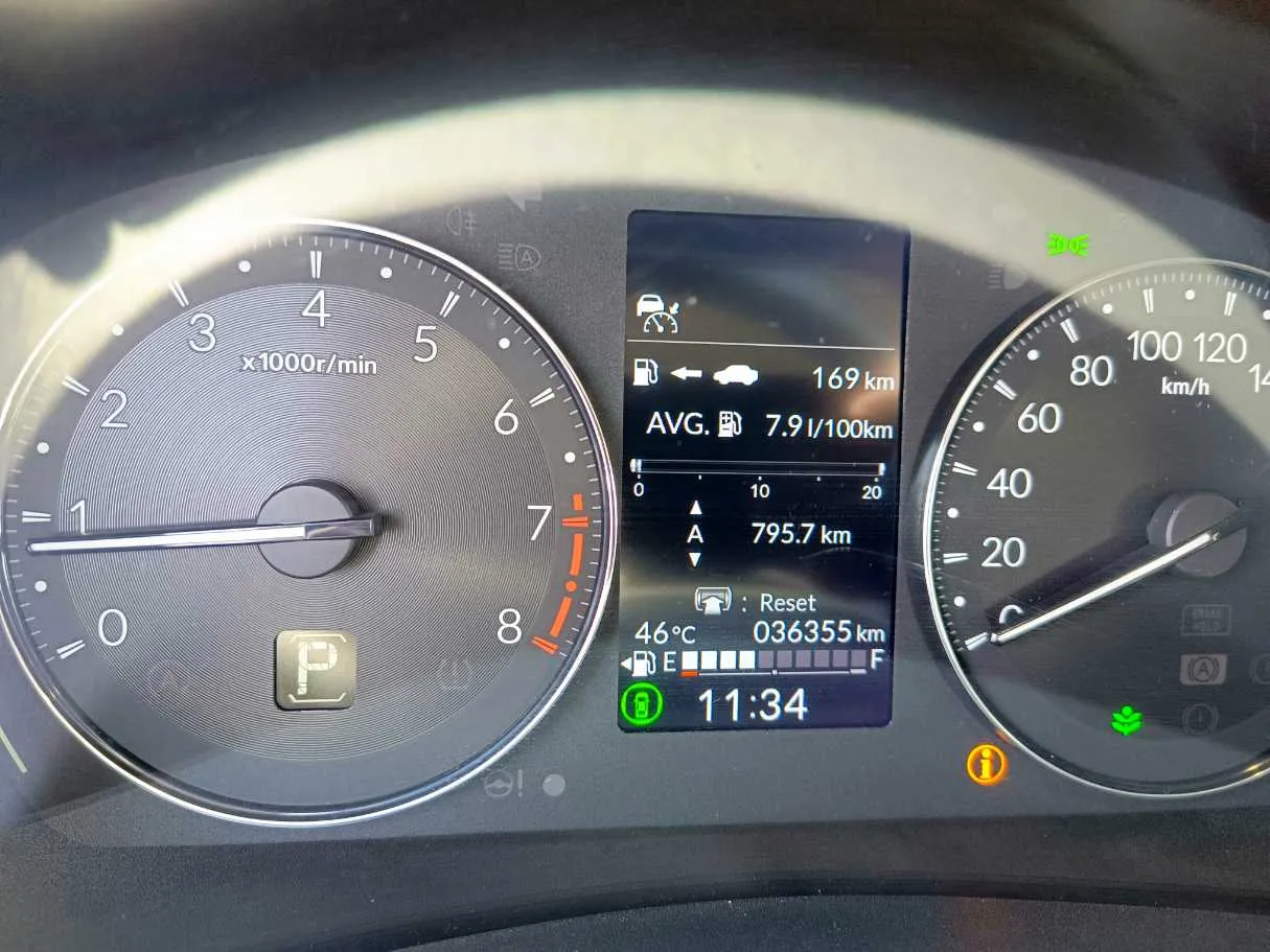 Car image 26