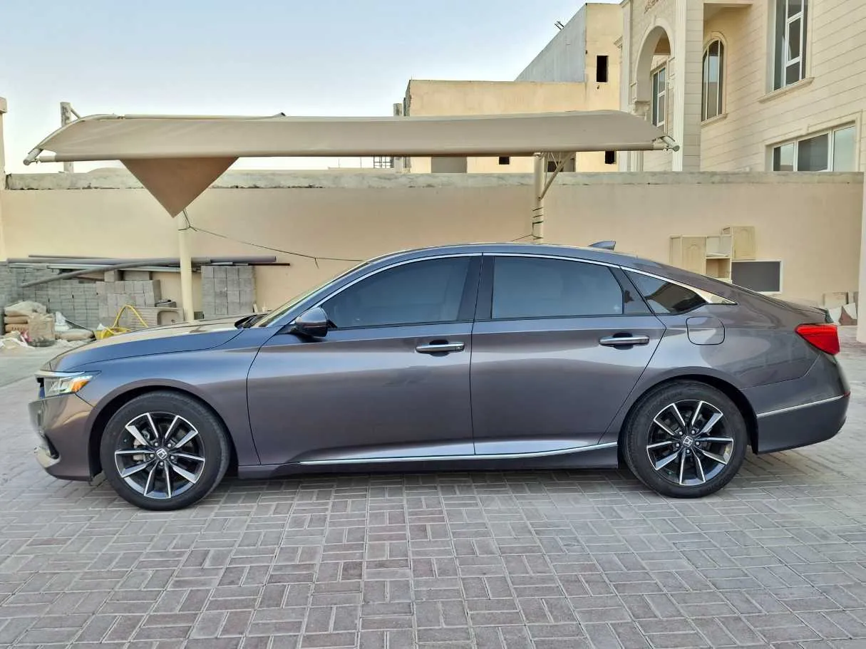 Car image 8
