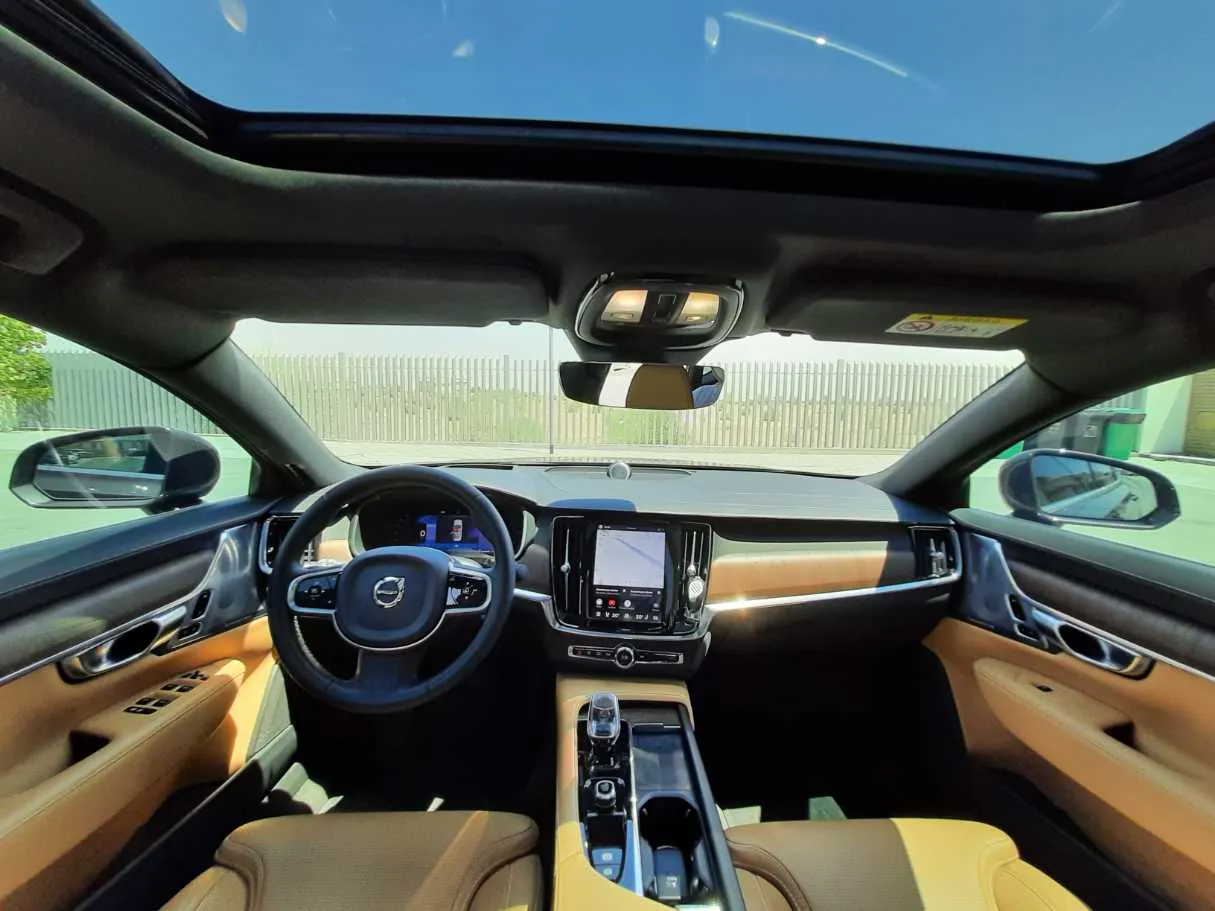 Car image 14