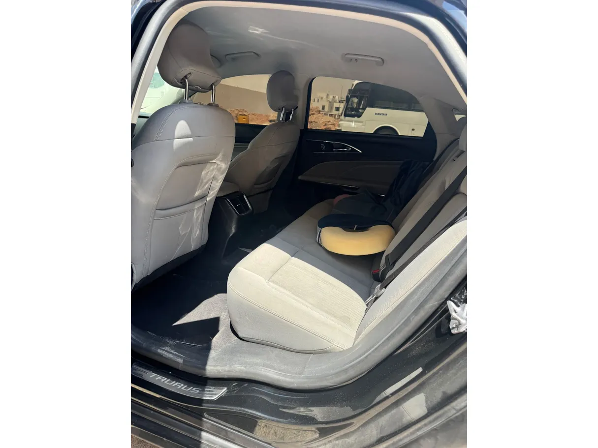 Car image 13