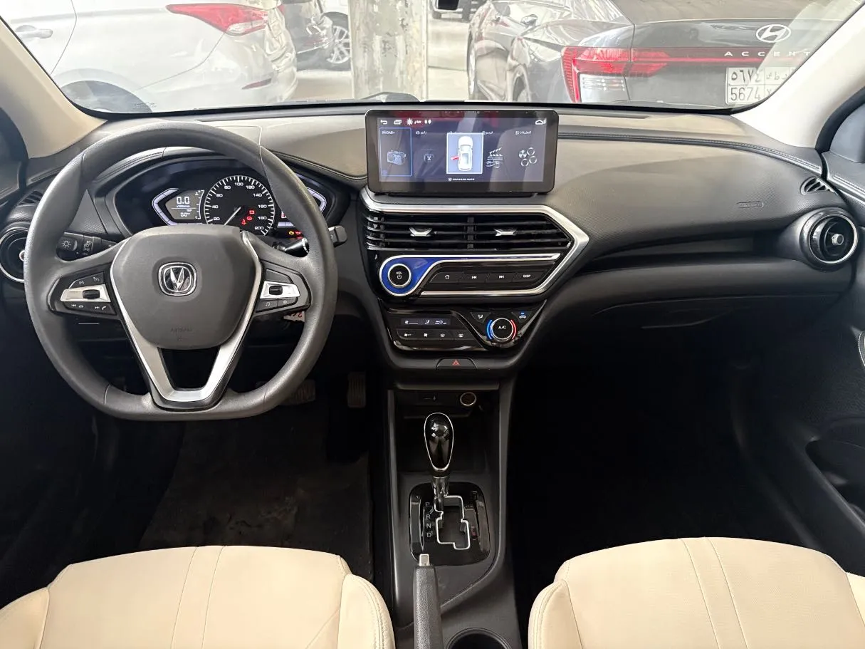 Car image 17