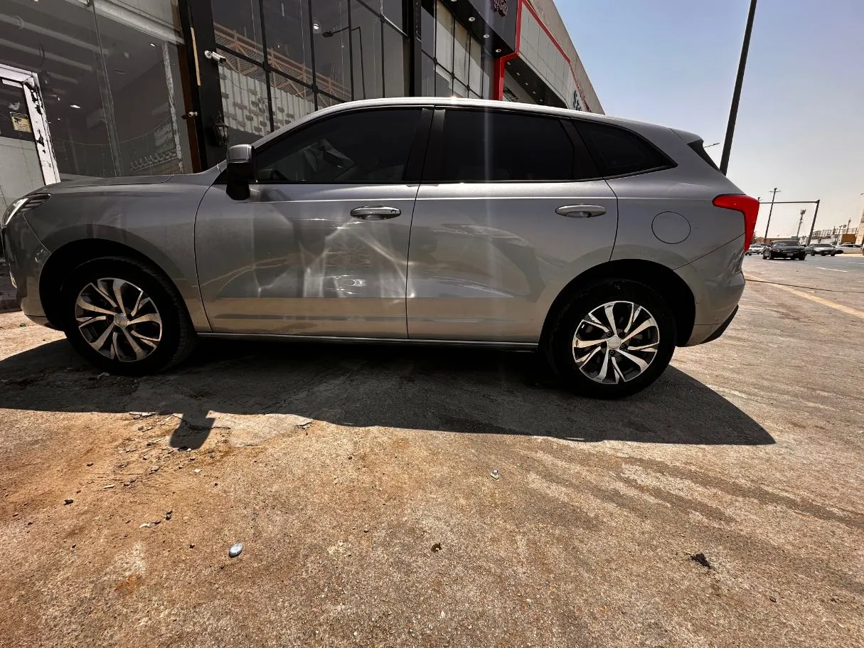 Car image 8