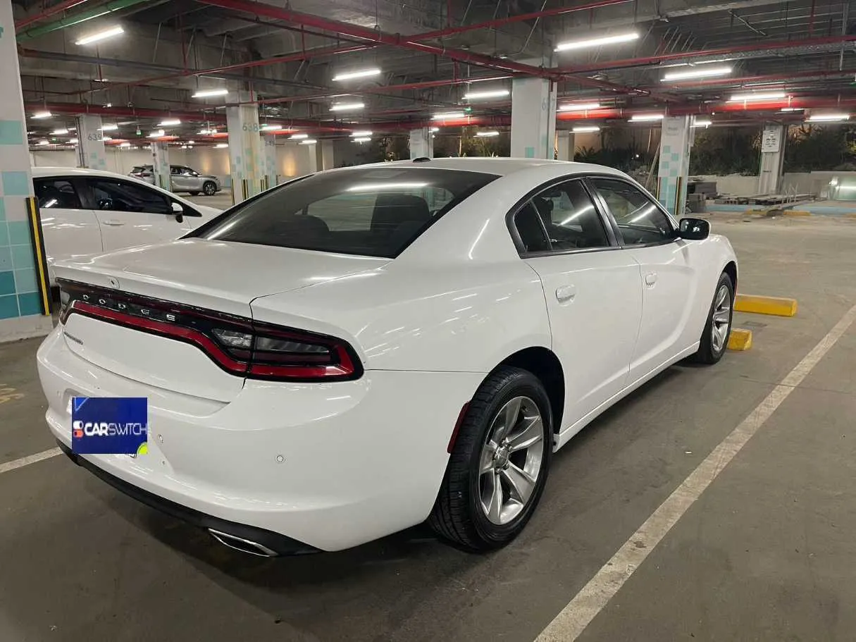Car image 5