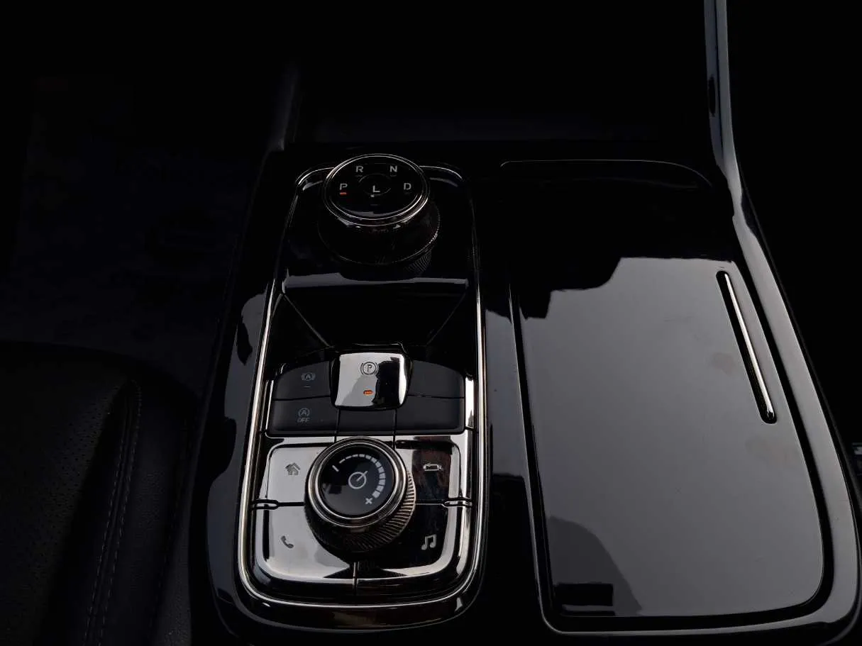 Car image 14
