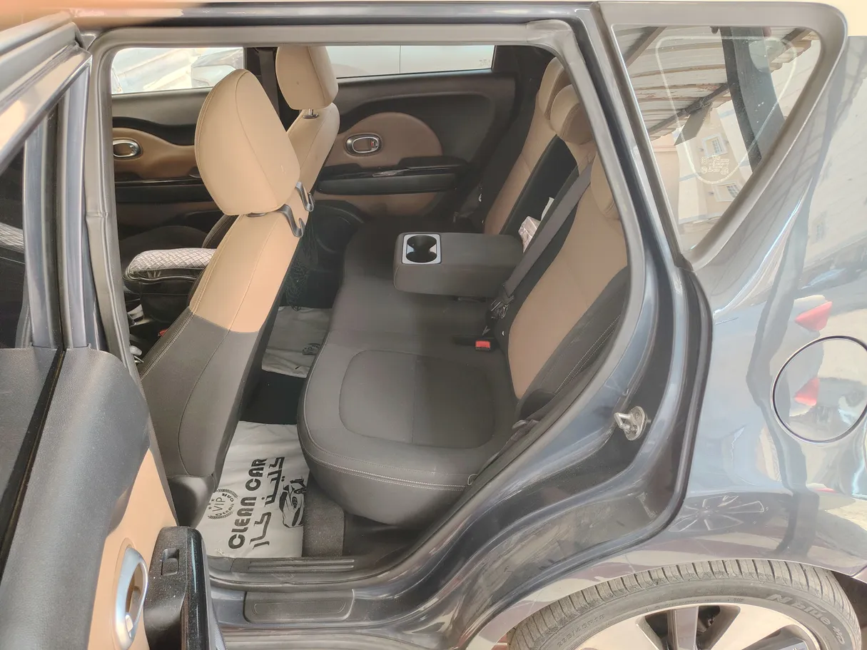 Car image 16