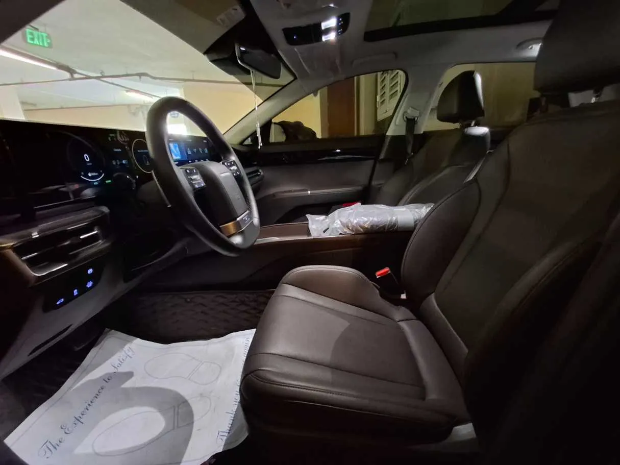 Car image 10