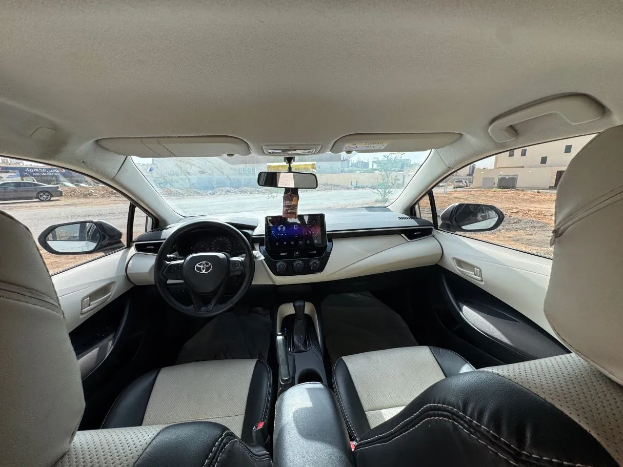 Car image 14