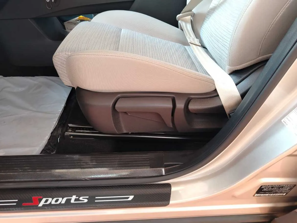Car image 28