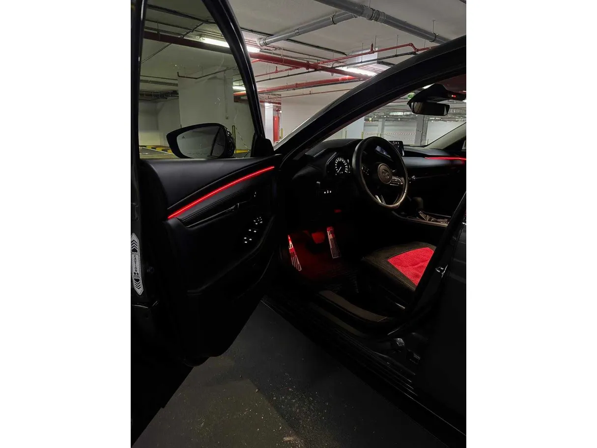 Car image 18