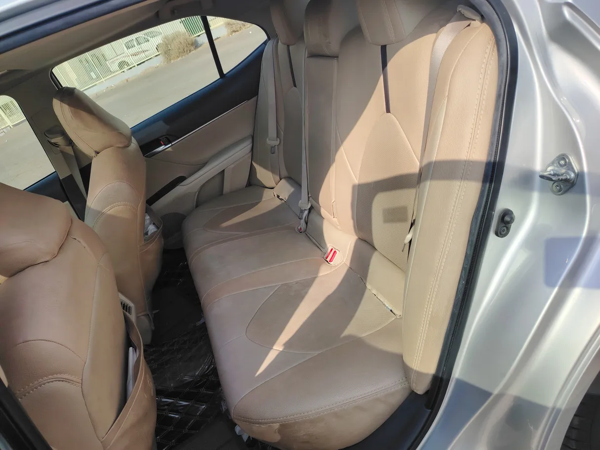 Car image 16