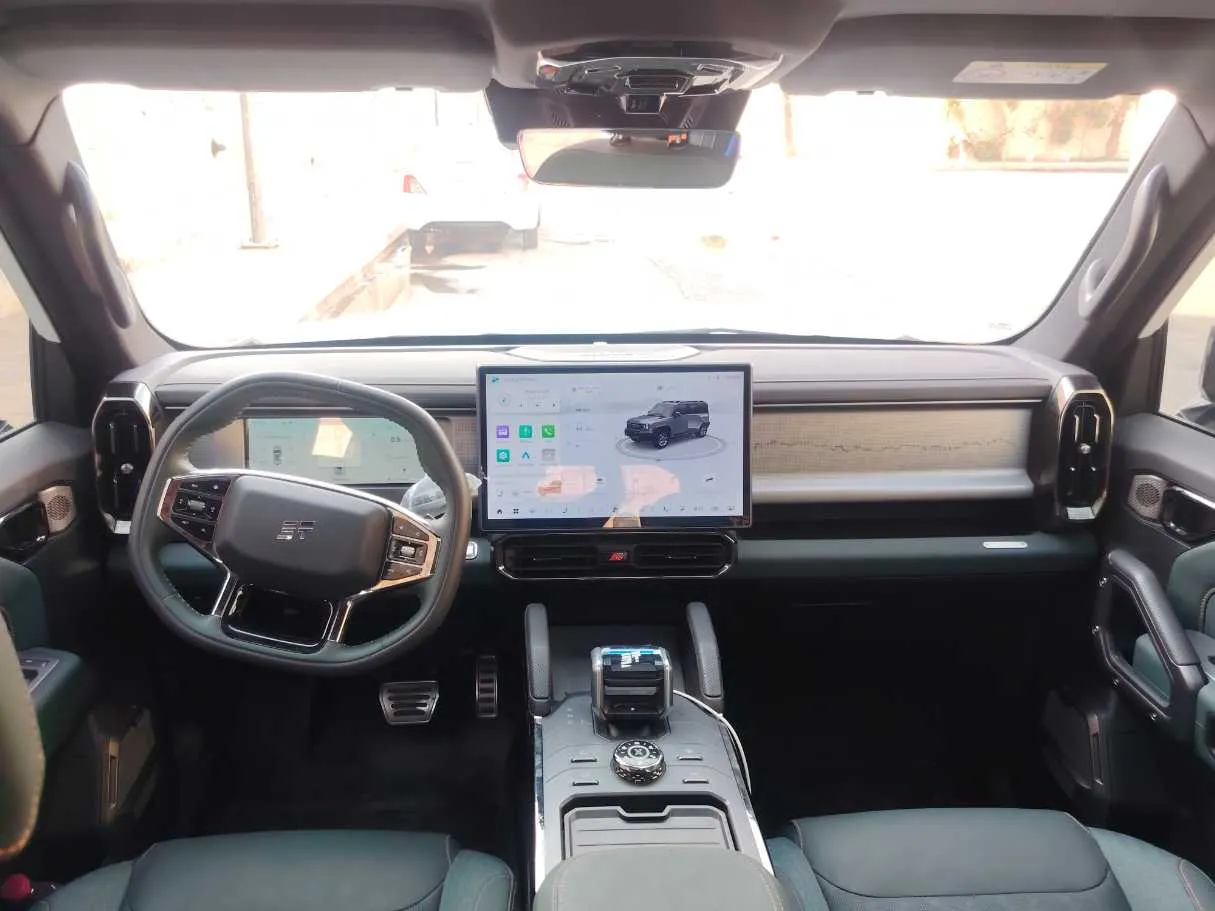 Car image 15