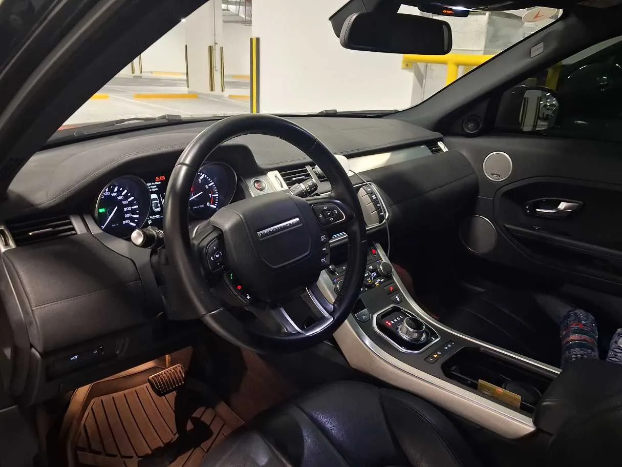 Car image 11
