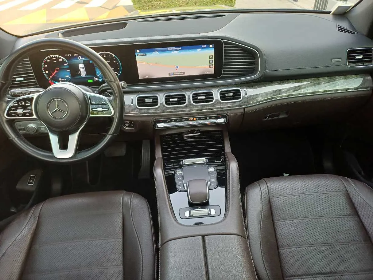 Car image 15
