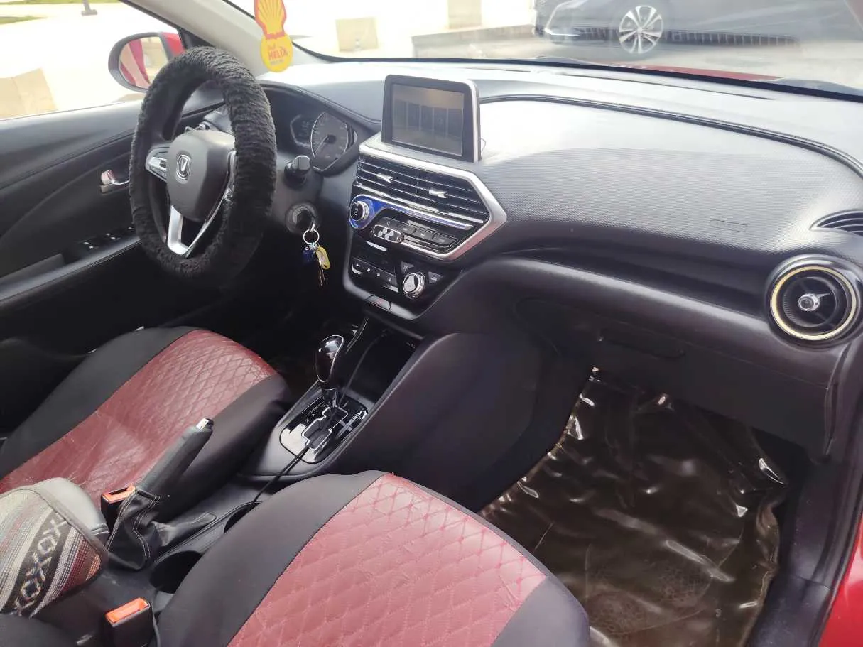 Car image 14