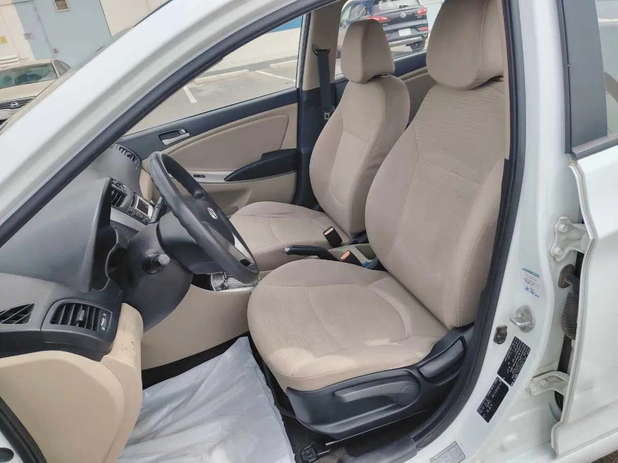 Car image 12