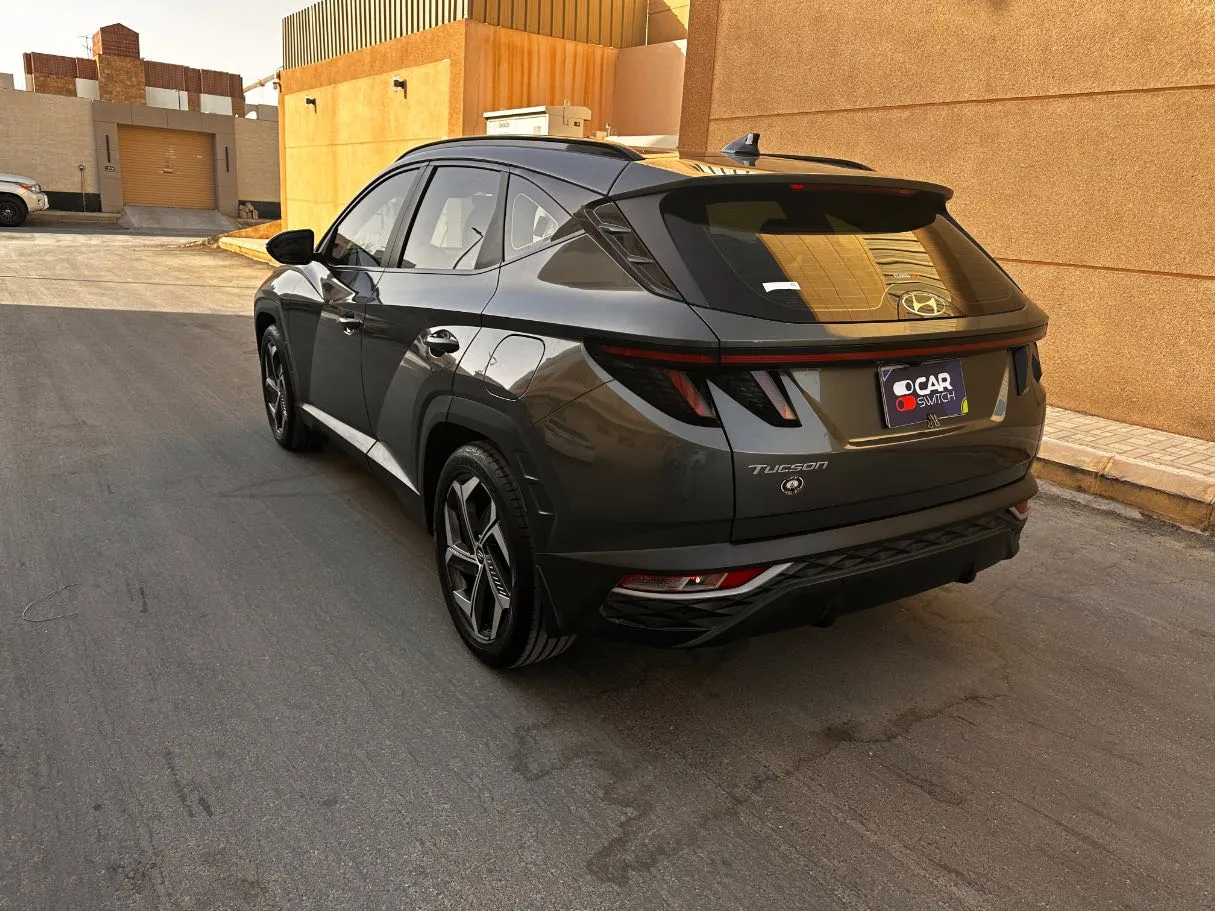 Car image 7