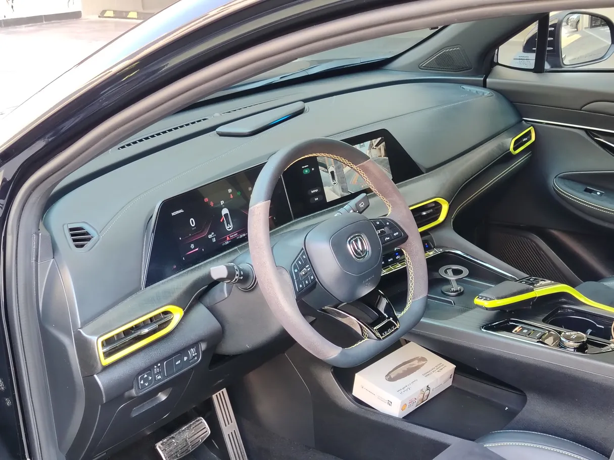 Car image 12