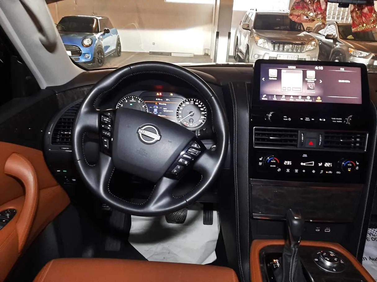 Car image 14