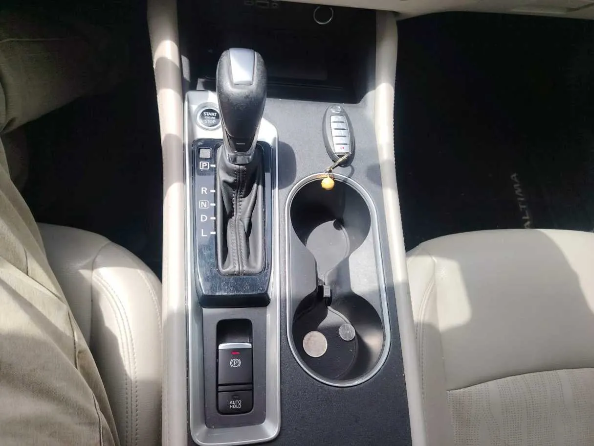 Car image 24